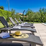 Holiday home With Pool And Garden