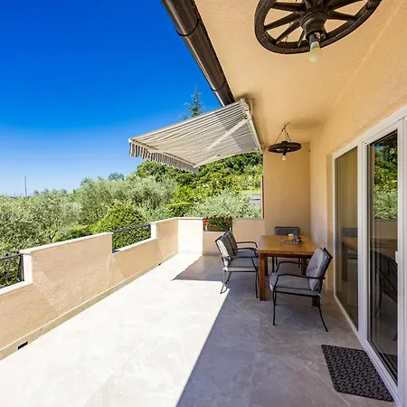 Holiday home With Pool And Garden